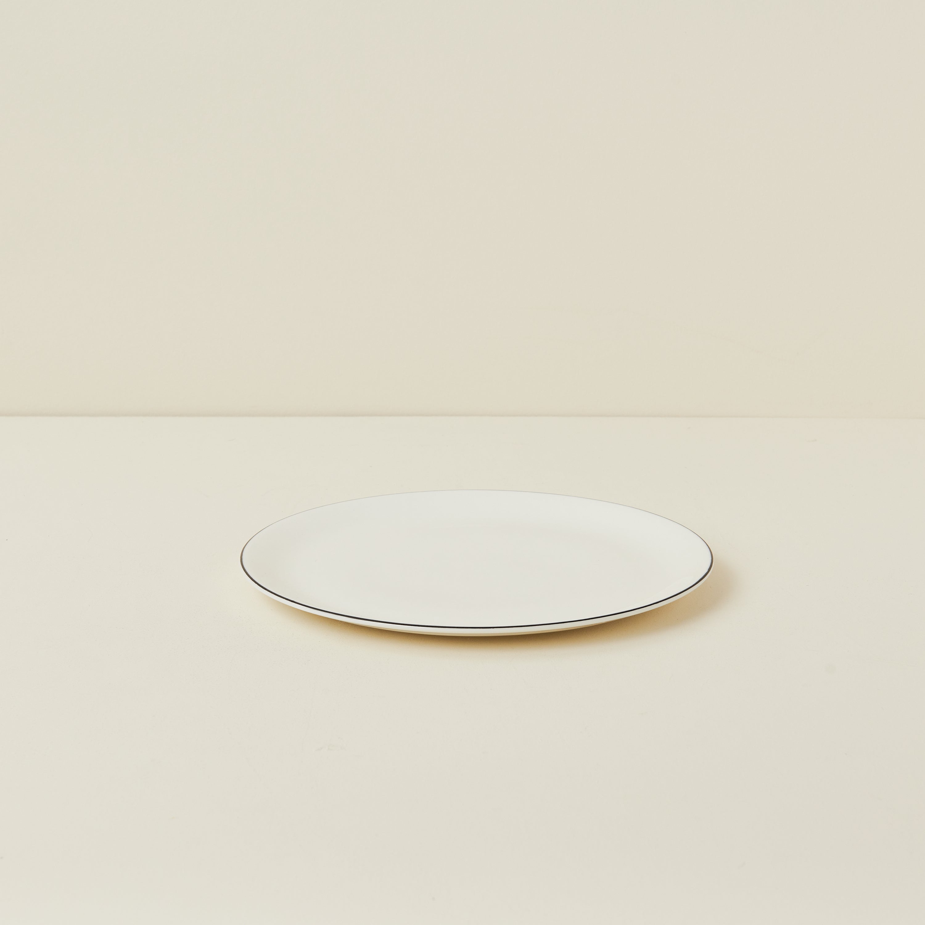 A Table Black Line Dinner Plate