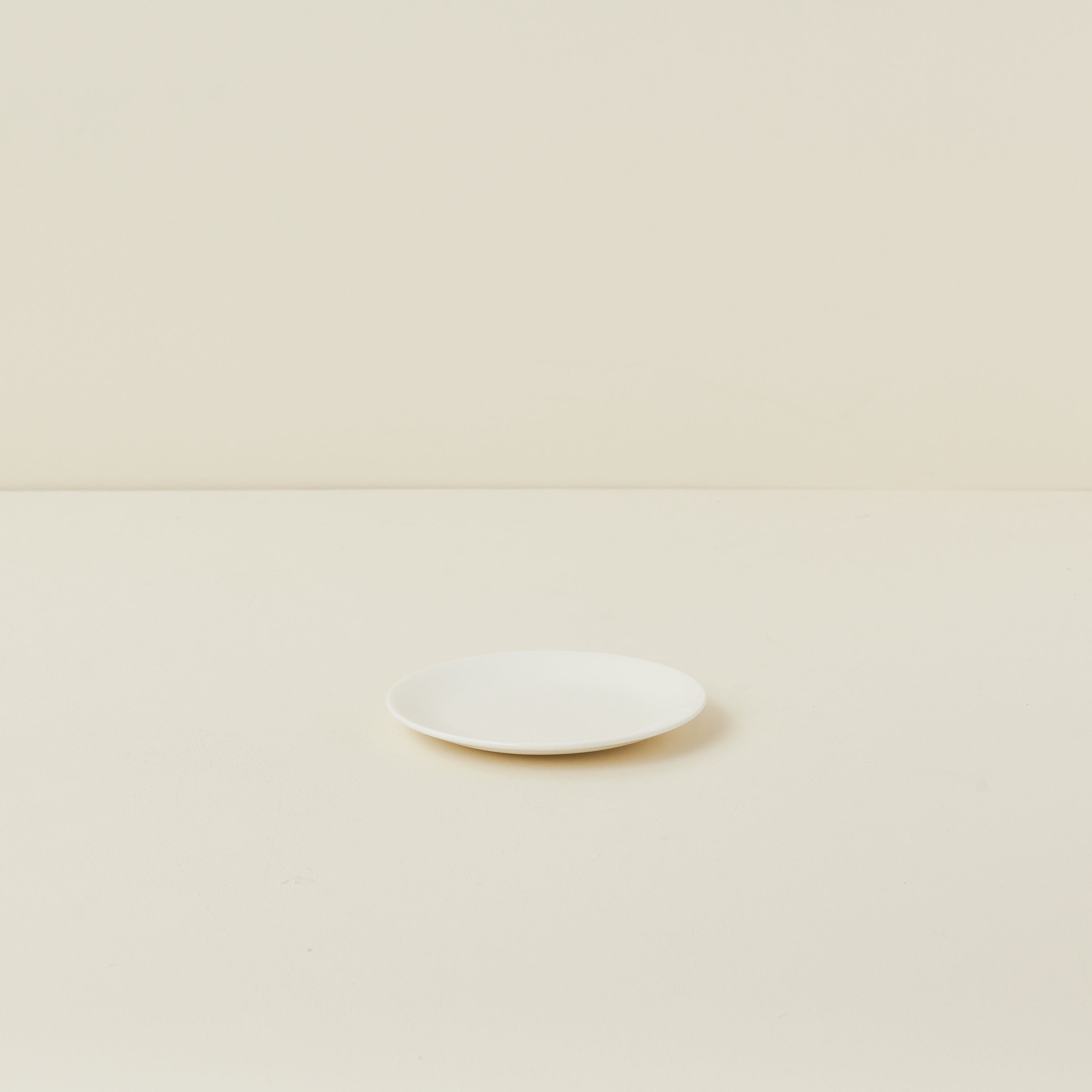 A Table Canapé Plate
