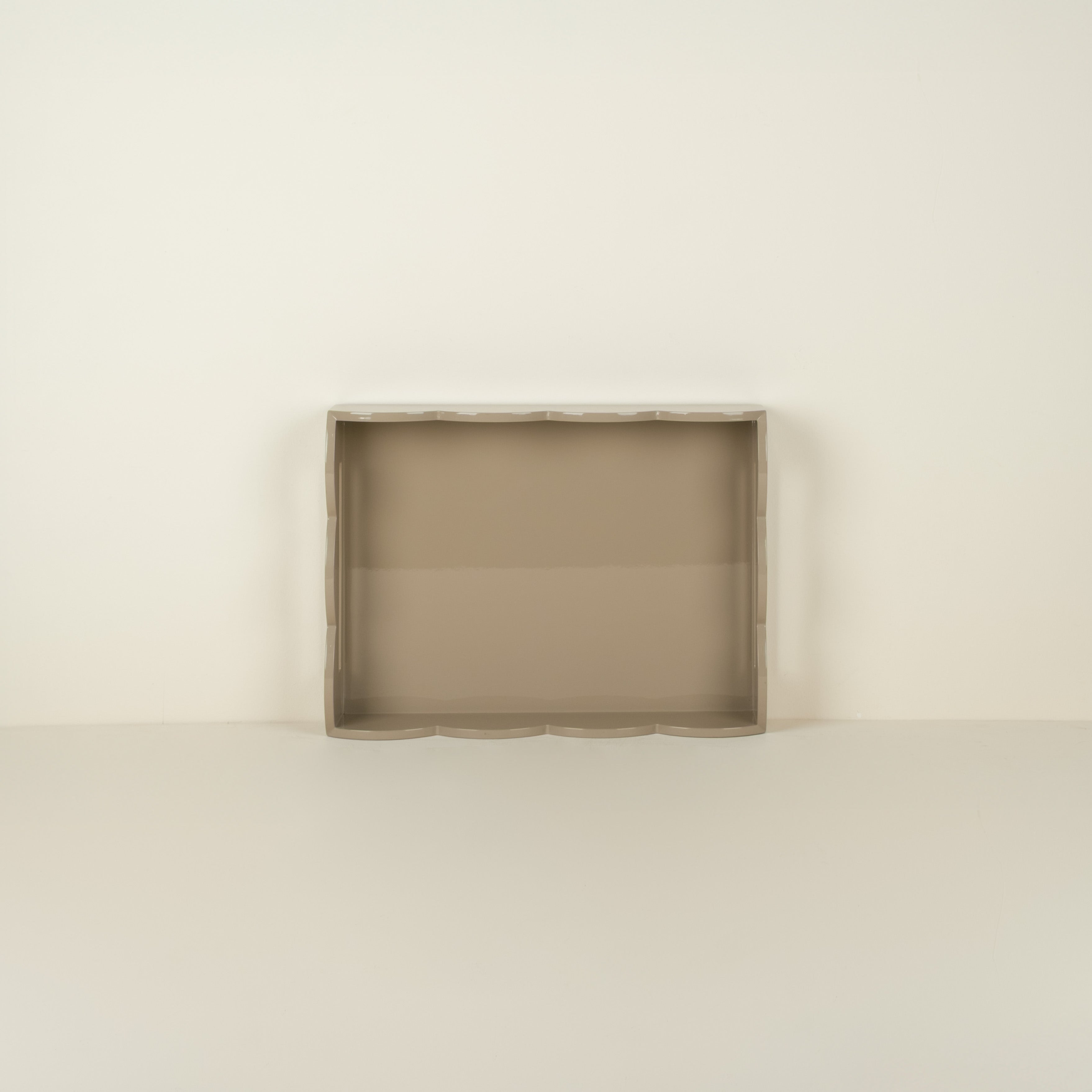 Small Chiffon Lacquered Scallop Tray