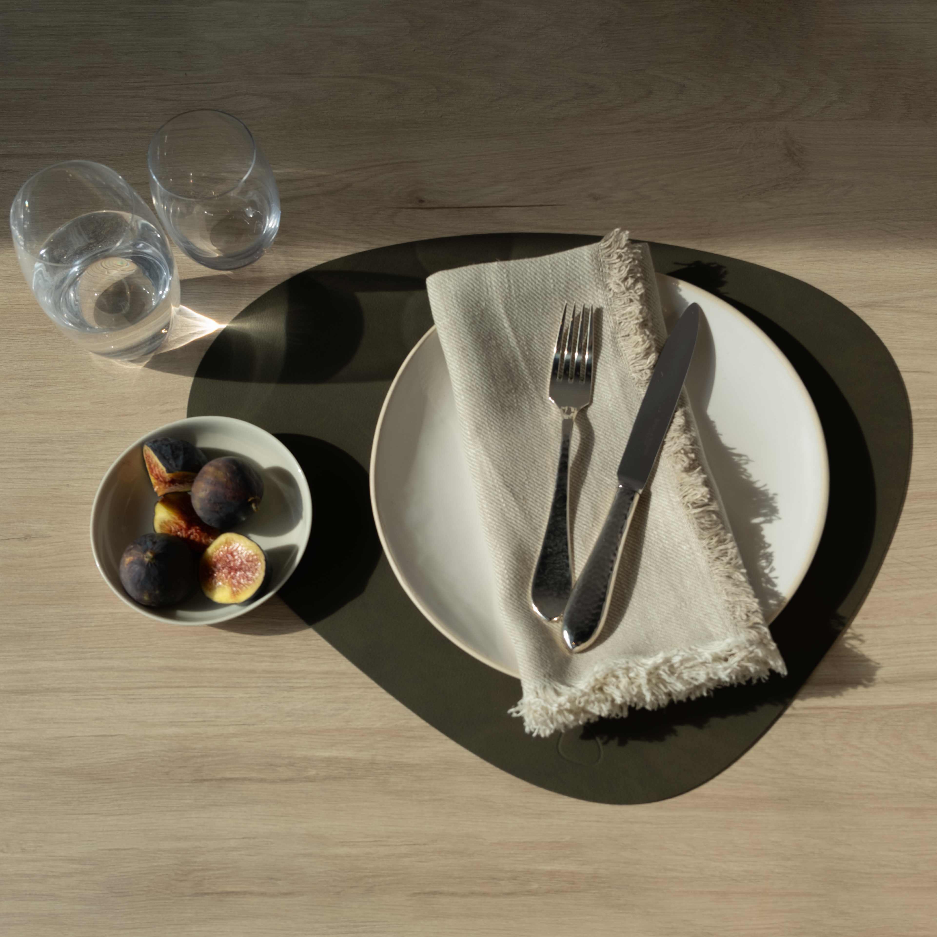 Nupo Curve Recycled Leather Placemat Caviar