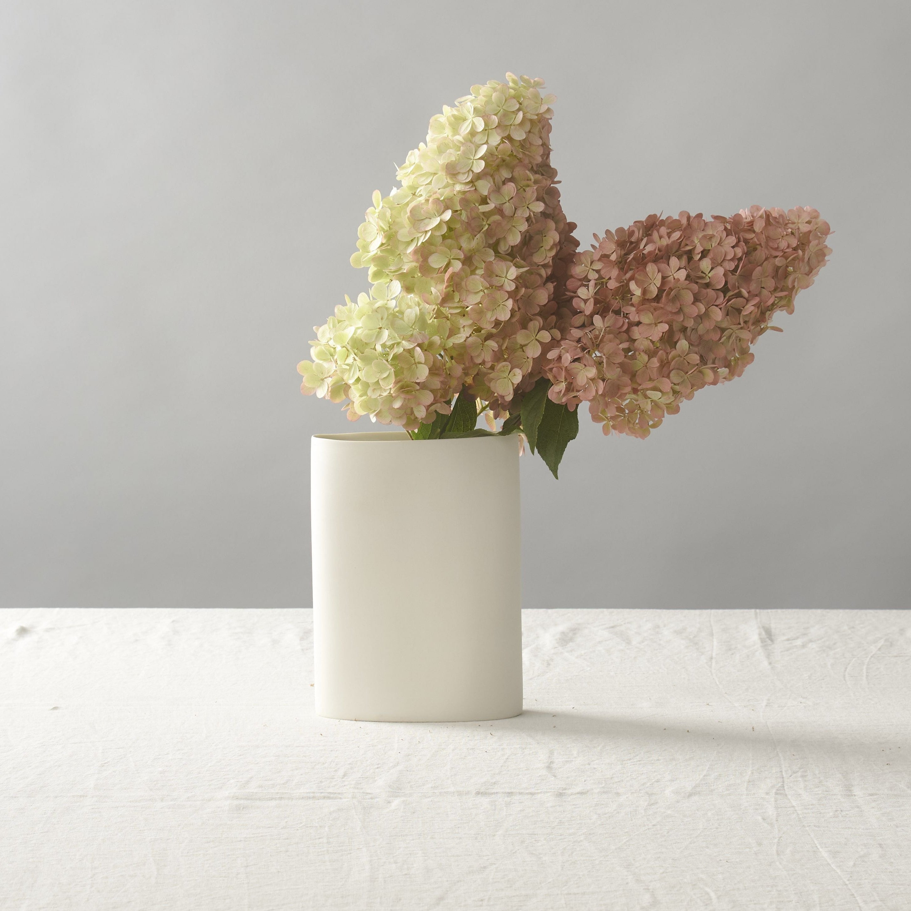 Oval vase Milk
