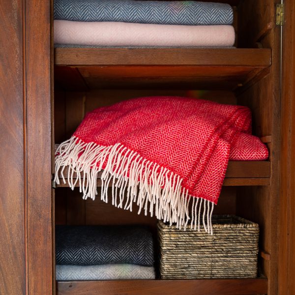 Raspberry Cashmere Throw Merino Wool Cashmere Herringbone Throw – HOPSON GRACE