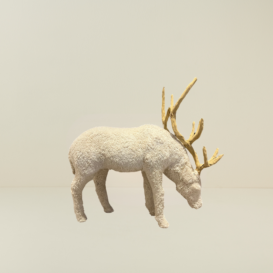 XL Deer Graizing 24" - Knitted Bocule, White