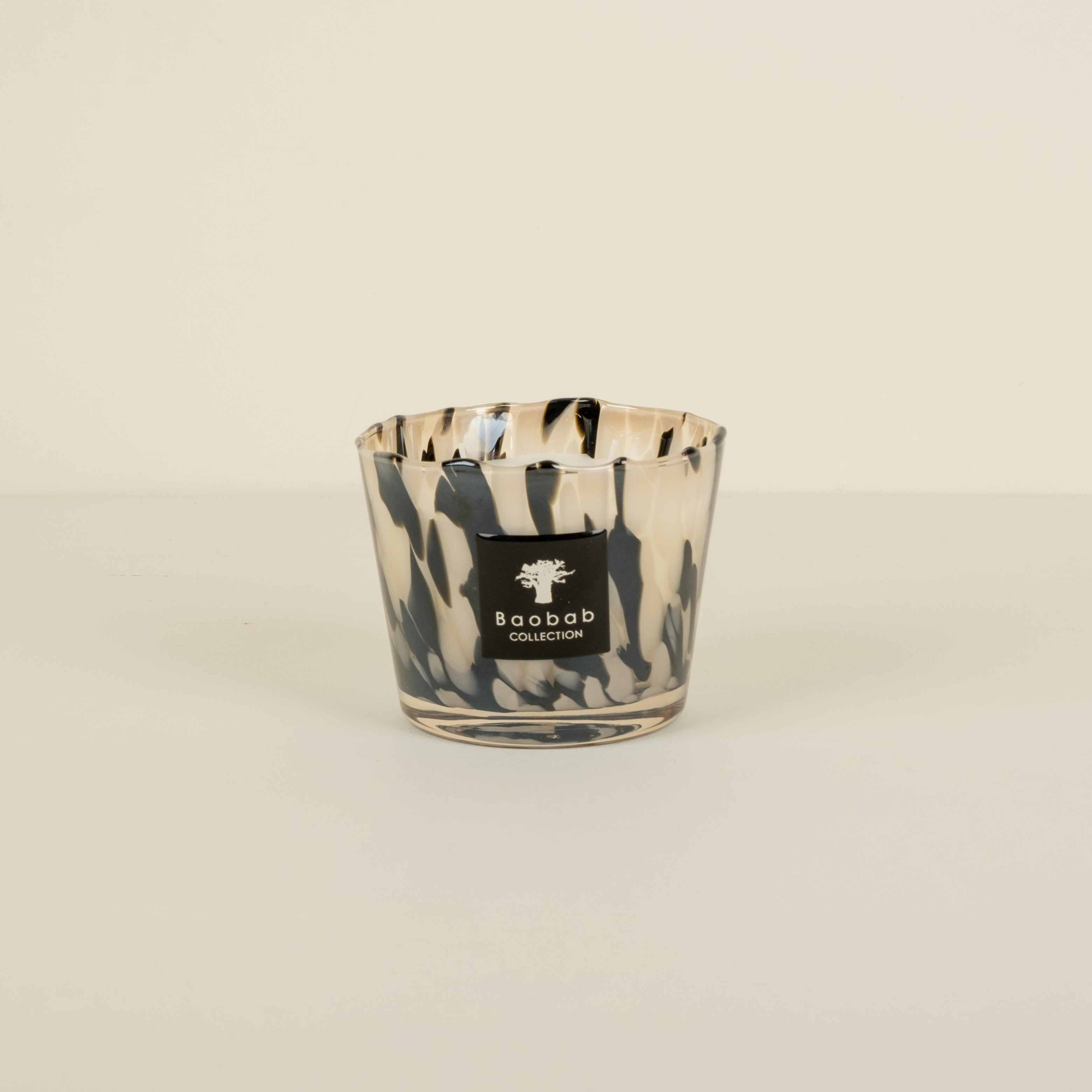 Pearls Black Scented Candle