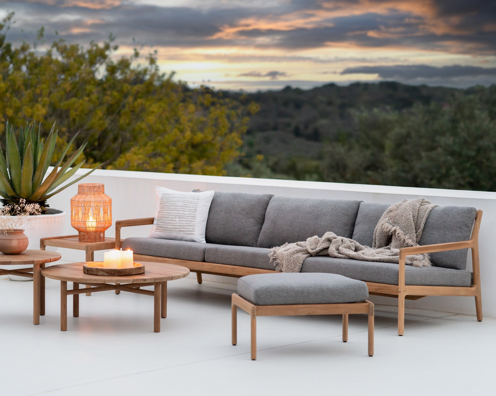 Jack Lounge Chair, Teak with Mocha Cushions