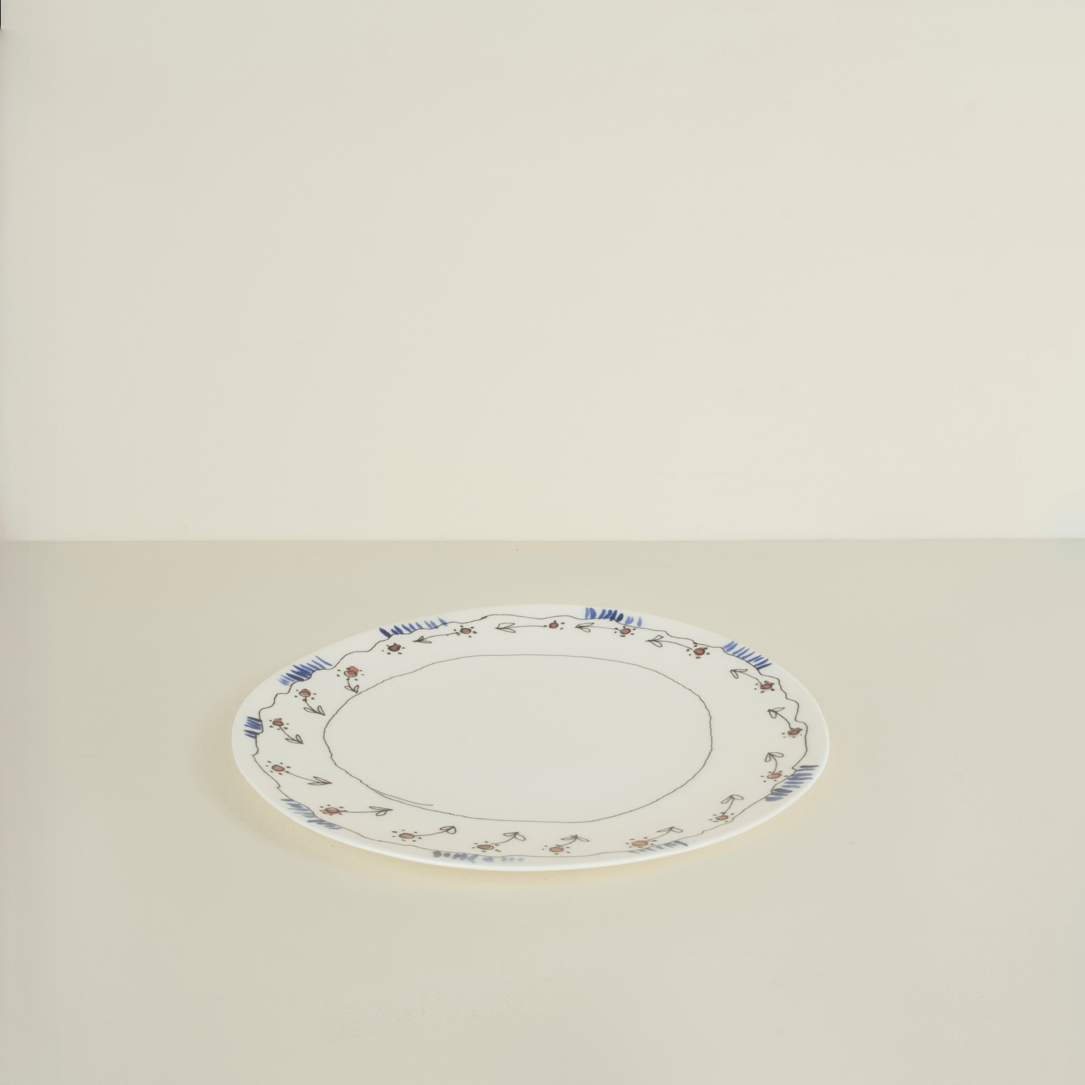 Midnight Flowers Medium Plate, Anemone Milk