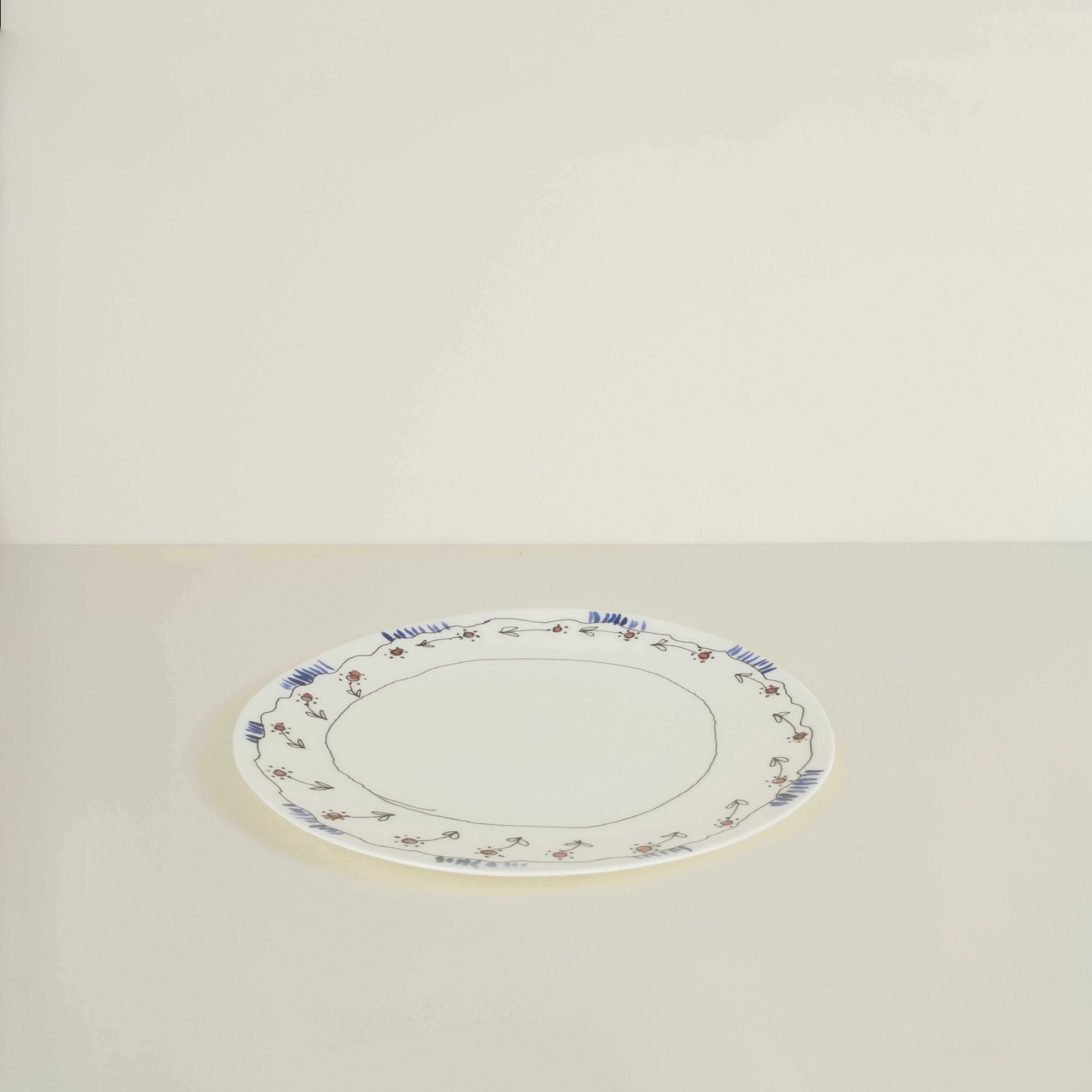 Midnight Flowers Medium Plate, Anemone Milk