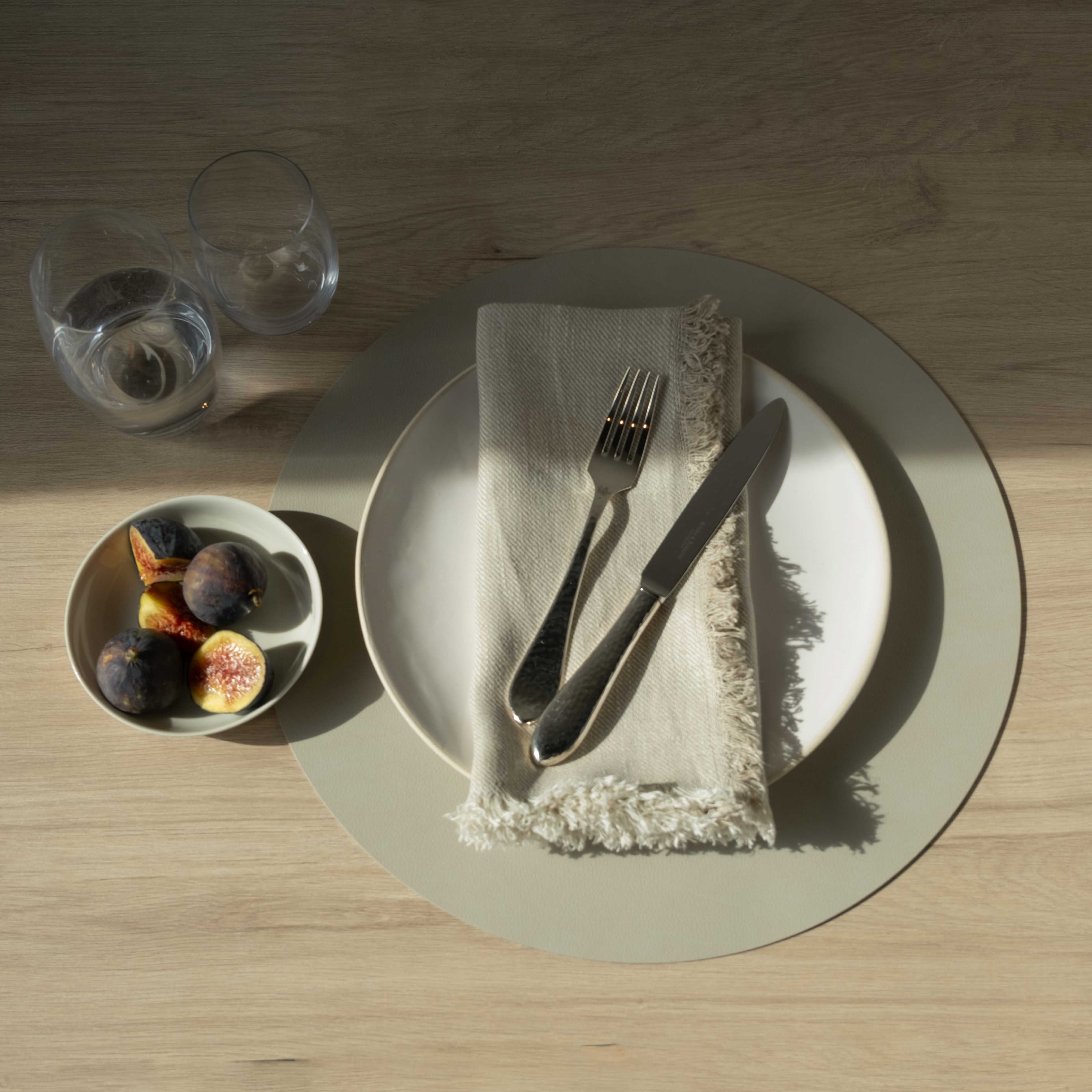 Nupo Round Recycled Leather Placemat, Oyster White Lifestyle