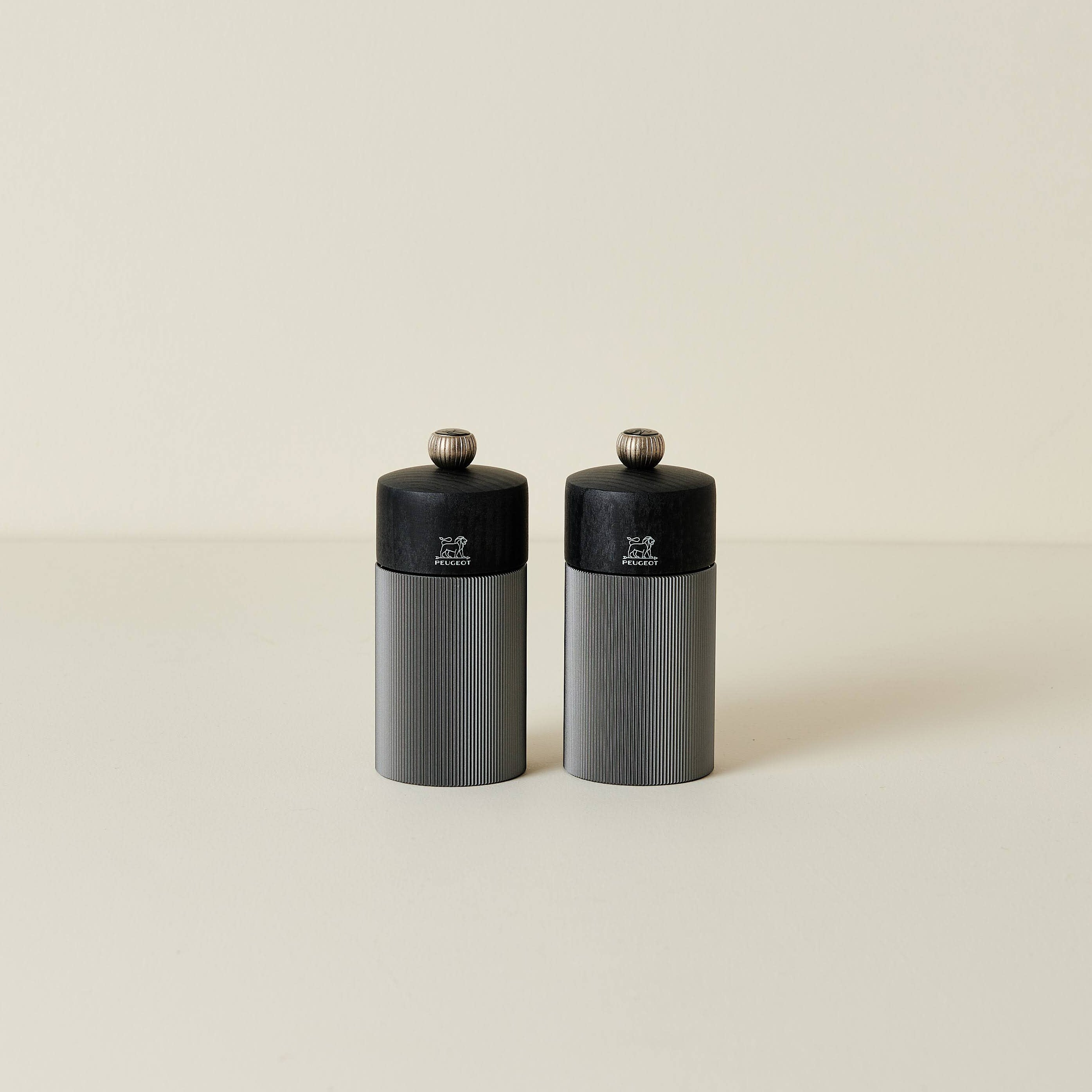 Line Salt + Pepper Mill, Dark 5"